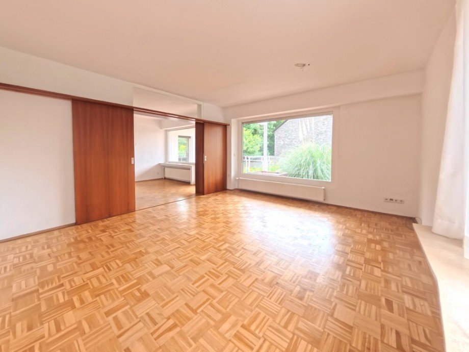 (8) Das Highlight dieser Wohneinheit ist das ger�umige und helle Wohnzimmer Zweifamilienhaus Bottrop / Bottrop-Vonderort