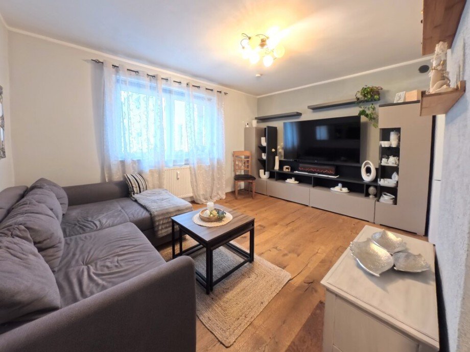 (8) Zun�chst betreten Sie das Herzst�ck der Wohnung, das Wohnzimmer Etagenwohnung Bottrop / Stadtmitte