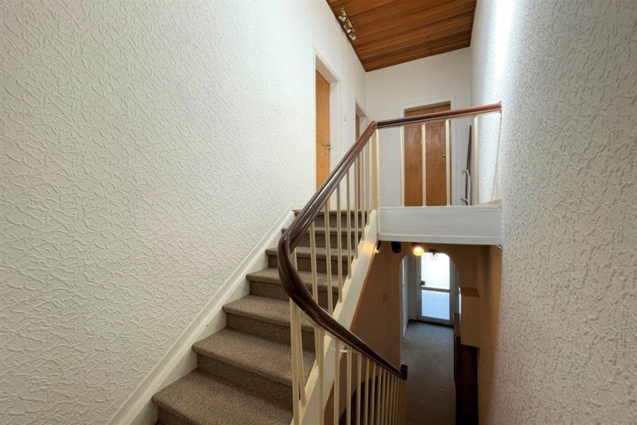 (21) Ein halbes Geschoss h�her betreten Sie die Schlafr�ume und das B�ro im OG des Vorderhauses Zweifamilienhaus Bottrop / Batenbrock