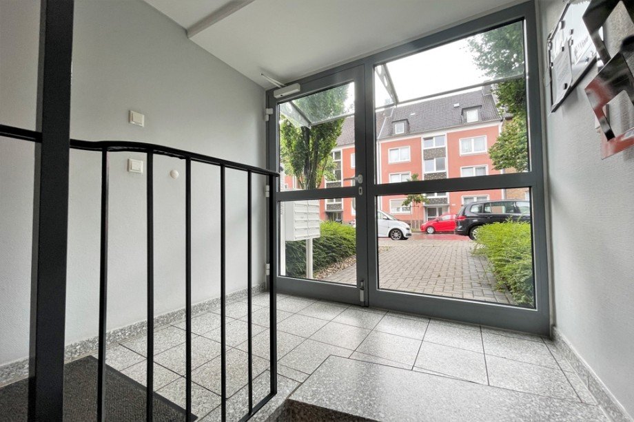 (14) Zur�ck im Eingangsbereich folgen nun Eindr�cke aus dem Kellergeschoss Etagenwohnung Bottrop / Stadtmitte