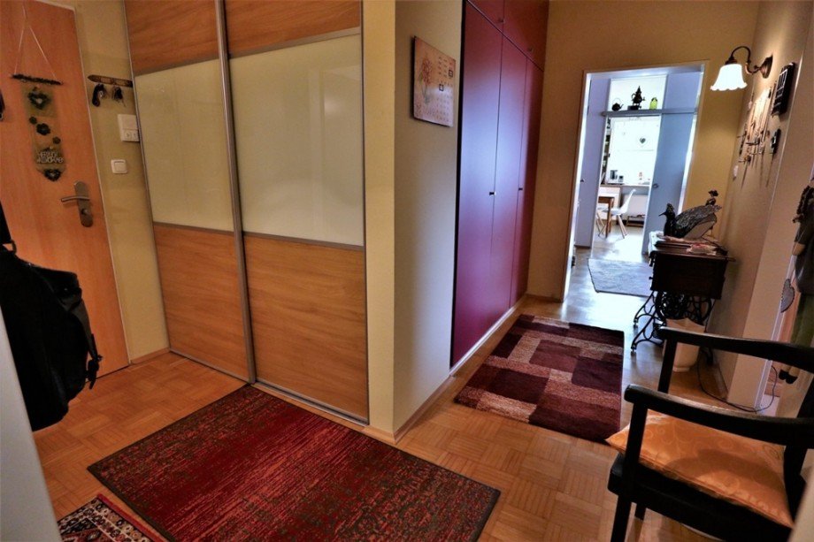 (3) Ein erster Einblick in den ger�umigen Wohnungsflur Etagenwohnung Bottrop / Stadtmitte