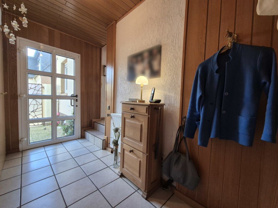 (6) Es empf�ngt Sie ein heller Hausflur Doppelhaush�lfte Bottrop / Batenbrock