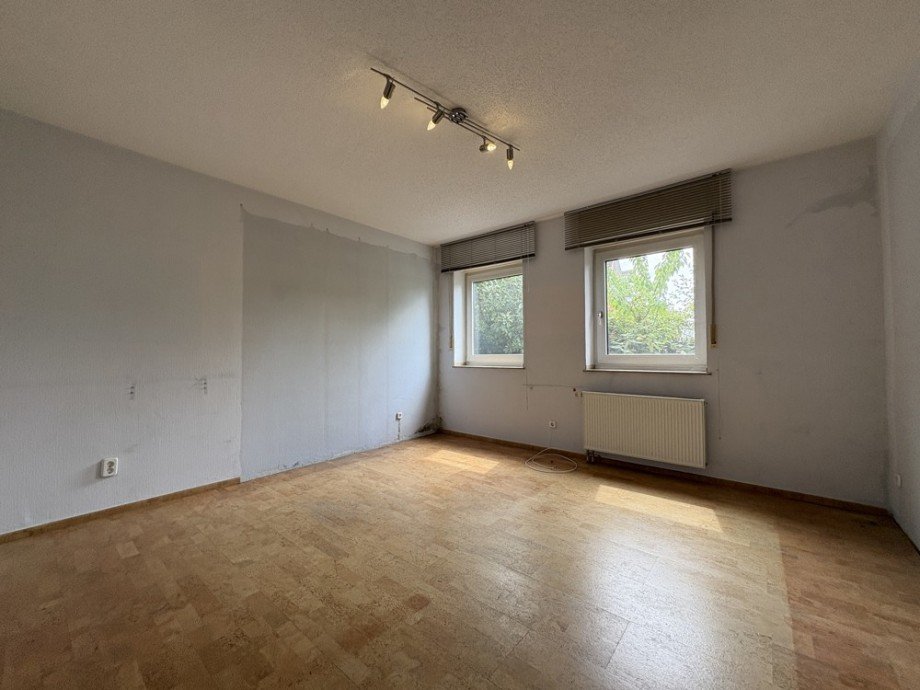 (8) Das Schlafzimmer befindet sich auf der Geb�uder�ckseite Zweifamilienhaus Bottrop / Stadtmitte