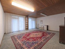 (16) Gegen�ber befindet sich dieser gr��z�gige Raum *RESERVIERT*