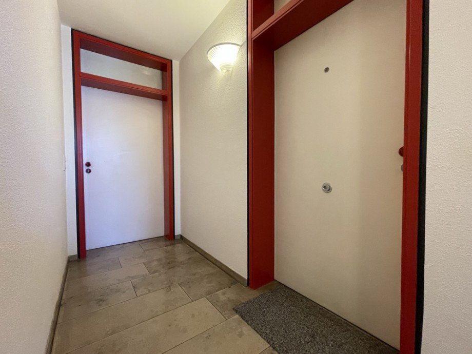 (4) Der Wohnungseingang befindet sich zentral gelegen im hinteren Geb�udebereich Etagenwohnung Bottrop / Batenbrock