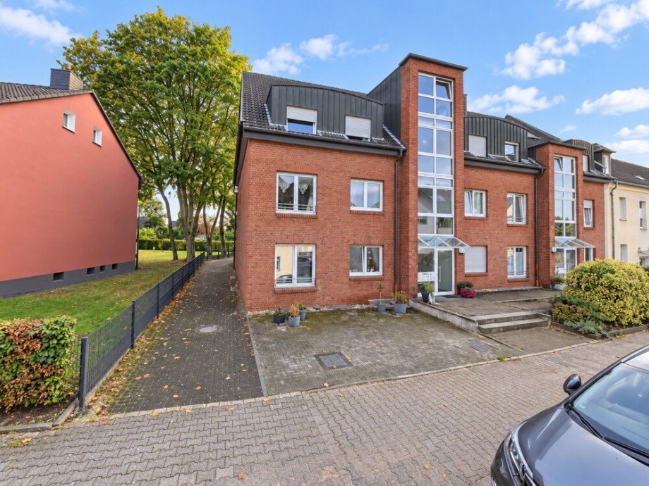 (2) Ein weiterer Eindruck der Geb�udefront Etagenwohnung Bottrop / Batenbrock