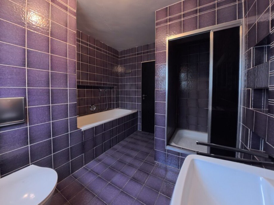 (13) Das angrenzende Hauptbadezimmer im Erdgeschoss Bungalow Bottrop / Welheim