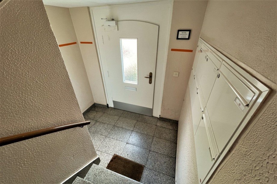 (3) Ein Blick auf den Hauseingangsbereich im Erdgeschoss Etagenwohnung Bottrop / Stadtmitte