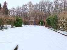 (13) Angrenzend befindet sich der Garten *VERMIETET*