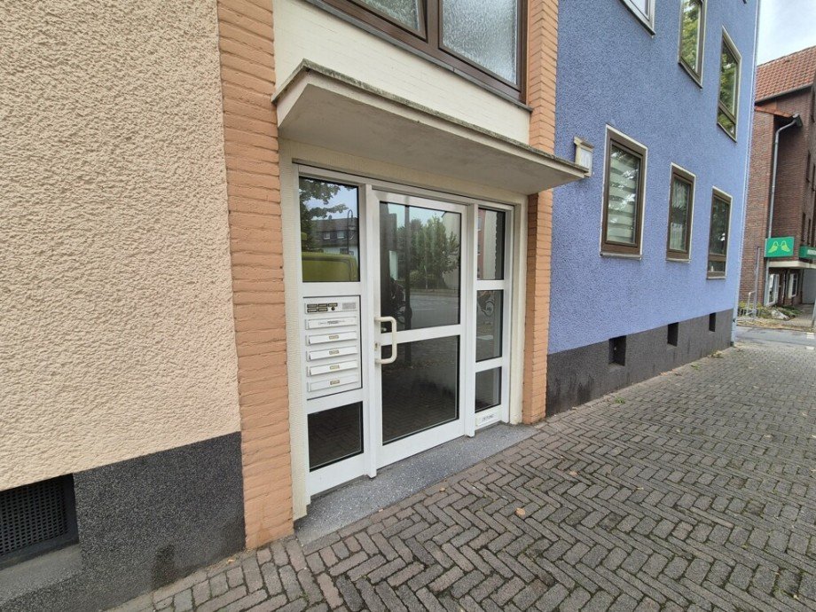 (2) Der Hauseingang befindet sich auf der Geb�udevorderseite Etagenwohnung Bottrop / Stadtmitte