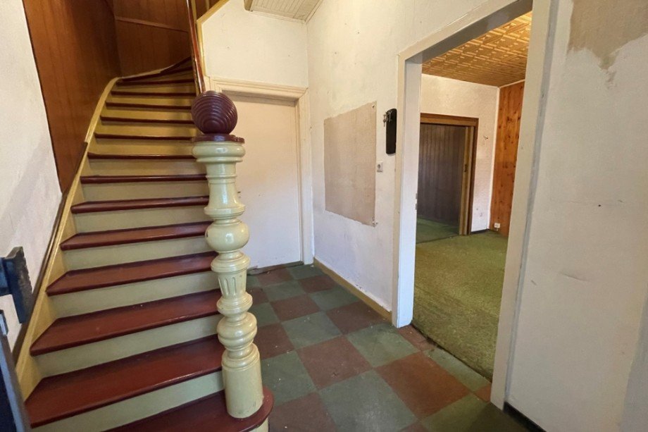 (4) Der �bersichtliche Flur verbindet die Wohnr�ume im EG Zweifamilienhaus Bottrop / Batenbrock