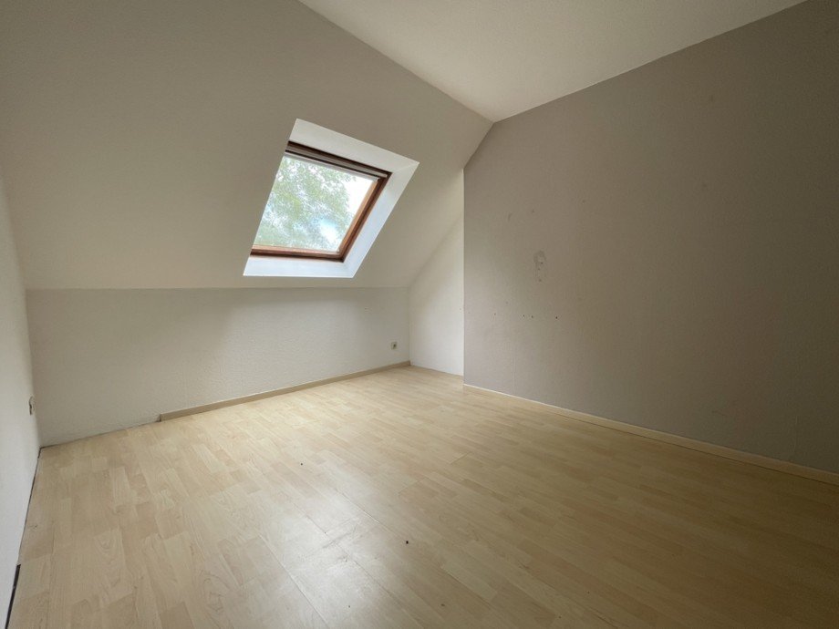 (41) Ein abschlie�ender Wohnraumeinblick aus dem Dachgeschoss Haus Gelsenkirchen / Bulmke-H�llen