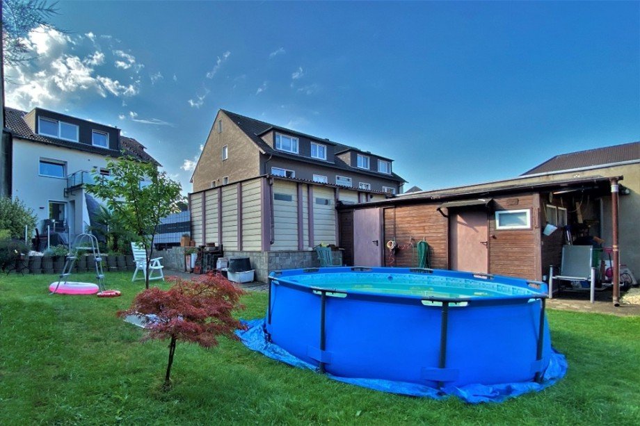 (37) Eine weitere R�ckansicht der Immobilie aus dem Garten Mehrfamilienhaus Bottrop / Fuhlenbrock